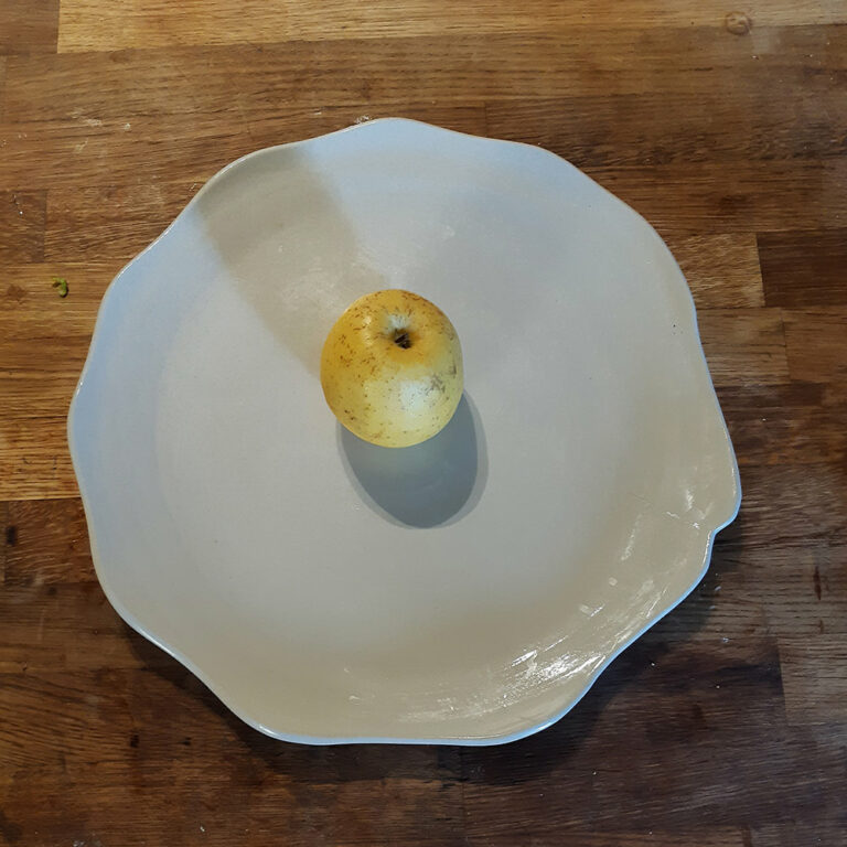 assiette-ondulé-grès-blanc-31-cm
