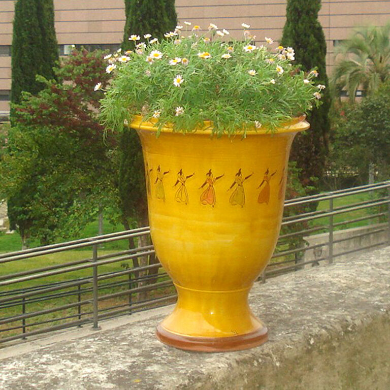 grand-vase-de-jardin-avec-collier-arlésienne