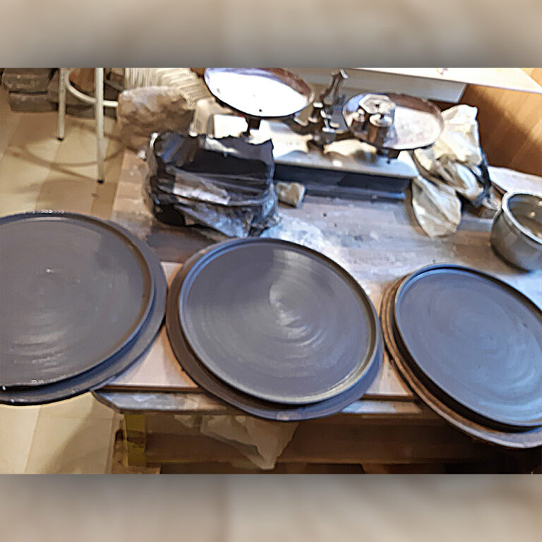 plat-40-cm-terre-grès-noir